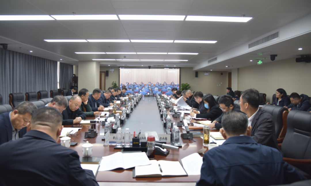 陜鋼集團(tuán)黨委理論學(xué)習(xí)中心組學(xué)習(xí)中央經(jīng)濟(jì)工作會議精神、陜西省委十四屆五次全會暨省委經(jīng)濟(jì)工作會議精神