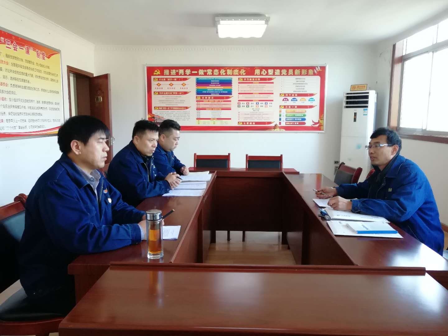 華冶公司機(jī)關(guān)黨支部“圍繞經(jīng)營(yíng)抓黨建 抓好黨建促經(jīng)營(yíng)” 華冶公司機(jī)關(guān)黨支部“圍繞經(jīng)營(yíng)抓黨建 抓好黨建促經(jīng)營(yíng)”