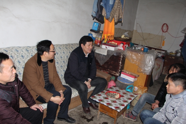 陜鋼集團(tuán)“雙節(jié)”慰問(wèn)及領(lǐng)導(dǎo)干部“一對(duì)一”幫扶工作全面鋪開(kāi) 