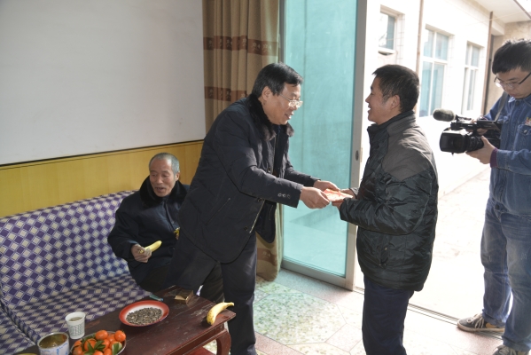 陜鋼集團(tuán)“雙節(jié)”慰問(wèn)及領(lǐng)導(dǎo)干部“一對(duì)一”幫扶工作全面鋪開(kāi) 