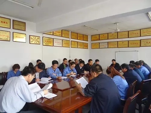 龍鋼集團各基層黨組織召開“兩學(xué)一做”學(xué)習(xí)教育動員部署會 龍鋼集團各基層黨組織召開“兩學(xué)一做”學(xué)習(xí)教育動員部署會