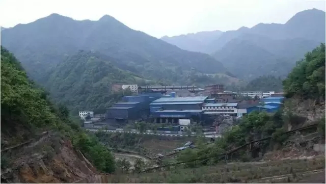 礦山這十年，風(fēng)雨兼程