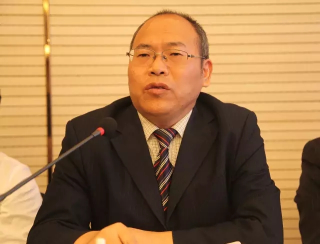 龍鋼集團公司召開領(lǐng)導(dǎo)干部警示訓(xùn)誡大會