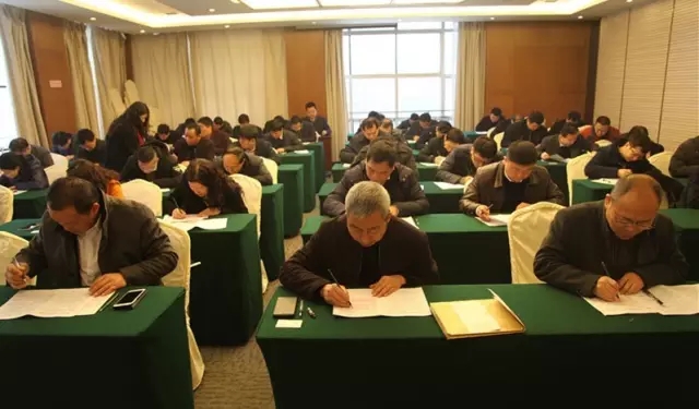 龍鋼集團公司舉辦企業(yè)主要負責人、安全管理人員復審、辦證考試