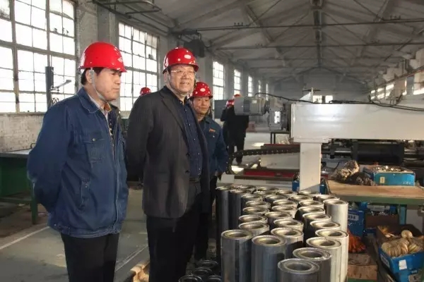 龍鋼集團(tuán)公司董事長(zhǎng)、總經(jīng)理董銀師一行到華冶公司調(diào)研
