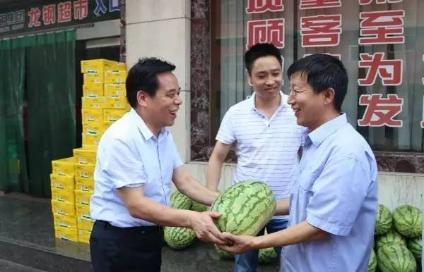董銀師、劉光明、陳輝赴基層單位慰問送清涼