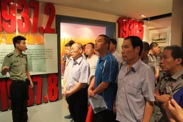 龍鋼集團(tuán)開展紀(jì)念建軍90周年復(fù)轉(zhuǎn)退伍軍人革命傳統(tǒng)教育活動(dòng)