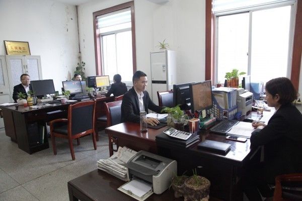 龍鋼集團公司開展節(jié)后勞動紀(jì)律及文明著裝專項檢查