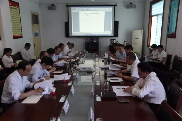 龍鋼集團黨委中心組進行黨風(fēng)廉政專題學(xué)習(xí) 龍鋼集團黨委中心組進行黨風(fēng)廉政專題學(xué)習(xí)