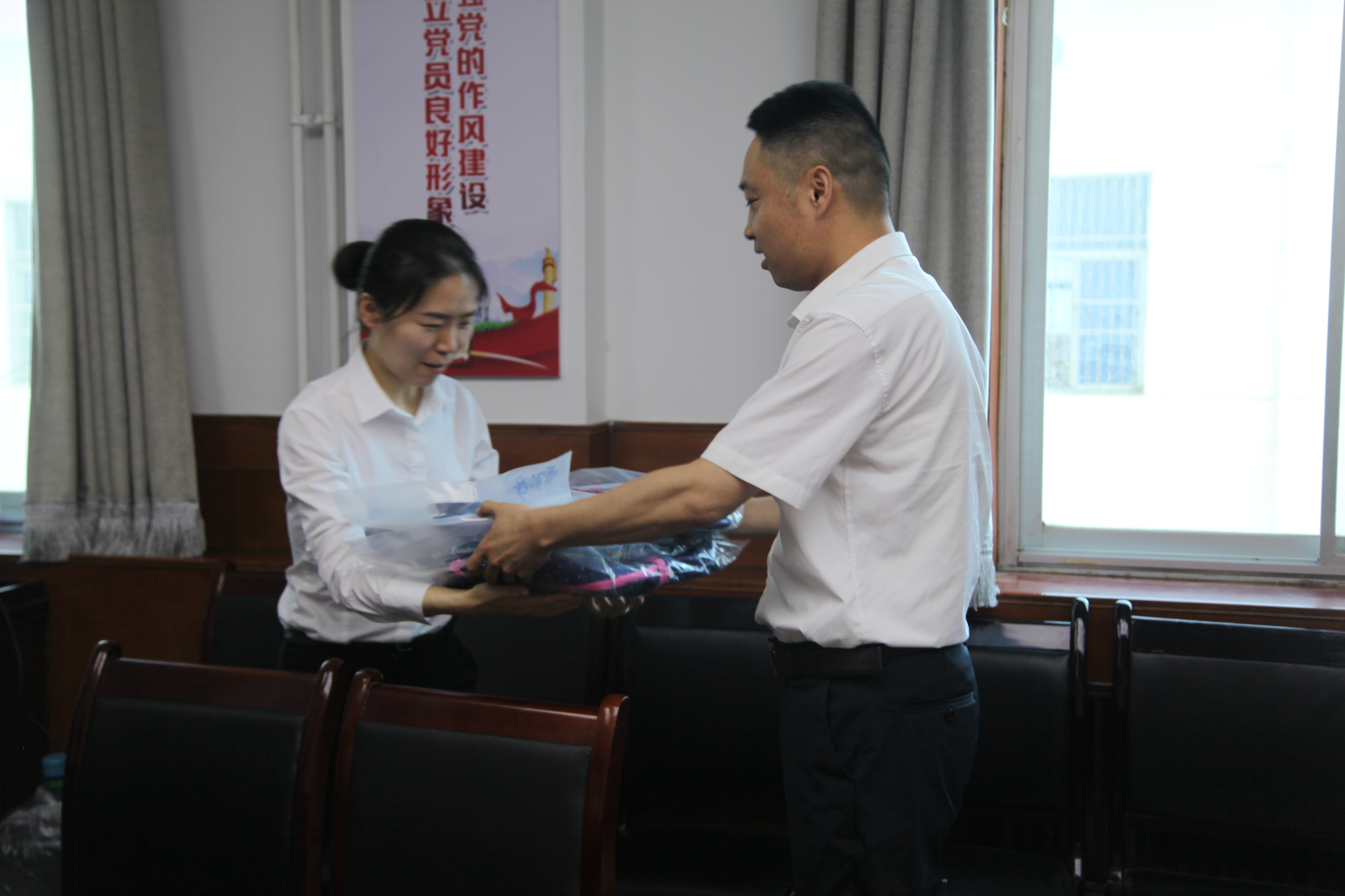 “關(guān)注成長 筑夢六一”——龍鋼集團(tuán)女職委開展“六一兒童節(jié)”關(guān)愛活動