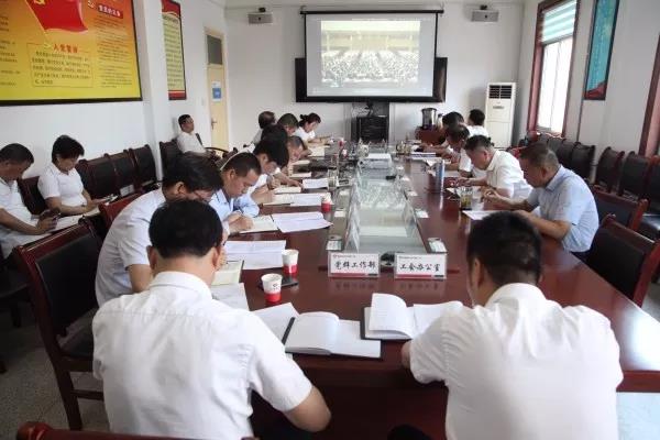 龍鋼集團黨委理論學習中心組進行“不忘初心、牢記使命”專題學習