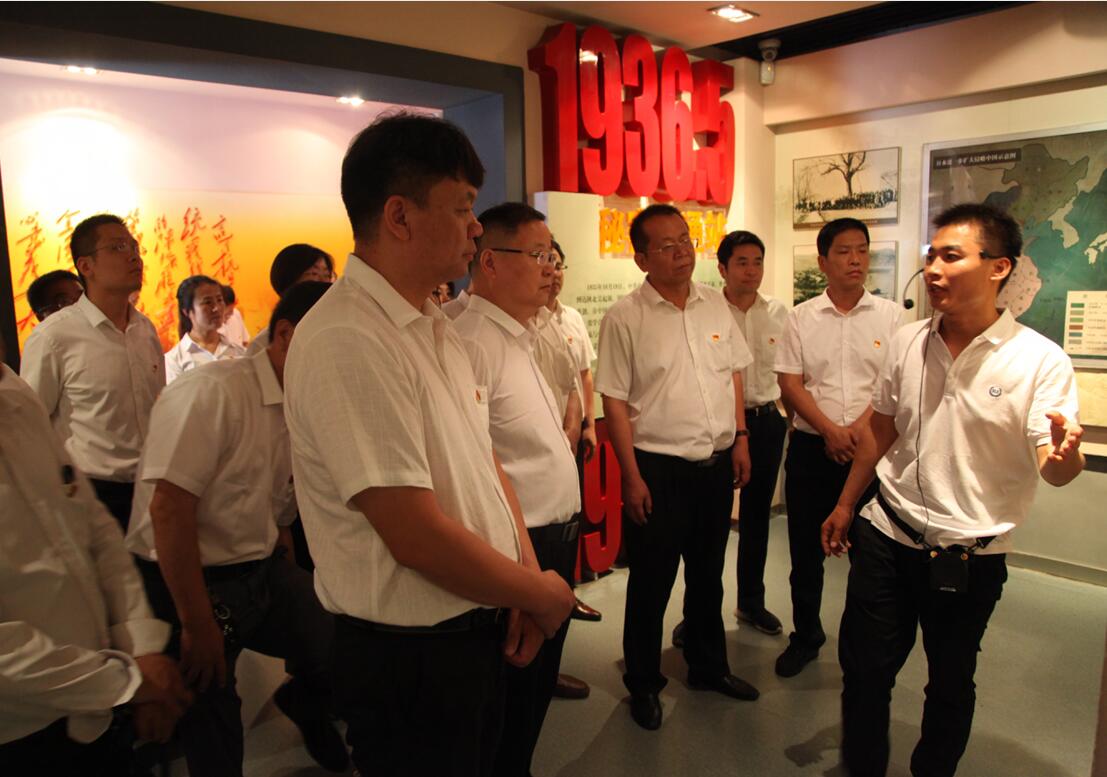 回望波瀾壯闊奮斗史 開創(chuàng)非鋼產(chǎn)業(yè)新篇章——龍鋼集團(tuán)黨委開展“不忘初心 牢記使命”主題黨日活動(dòng) 回望波瀾壯闊奮斗史 開創(chuàng)非鋼產(chǎn)業(yè)新篇章——龍鋼集團(tuán)黨委開展“不忘初心 牢記使命”主題黨日活動(dòng)