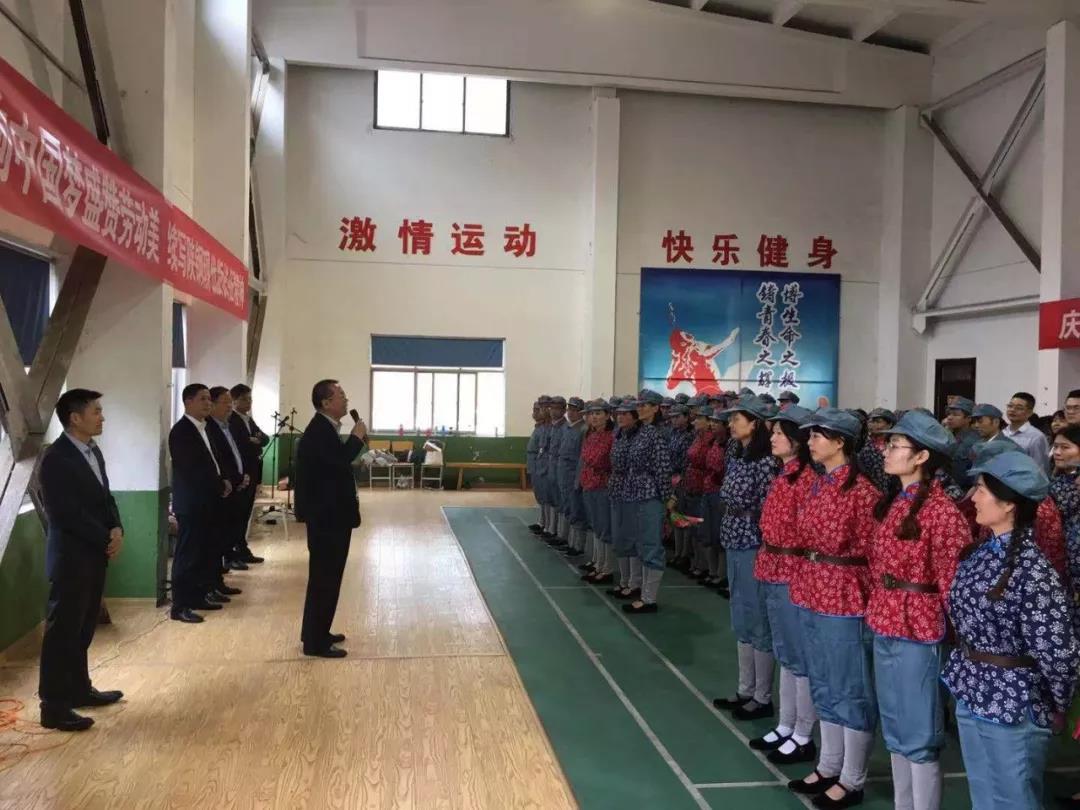 嘹亮的頌歌　深情的祝?！堜摷瘓F百人合唱節(jié)目側(cè)記