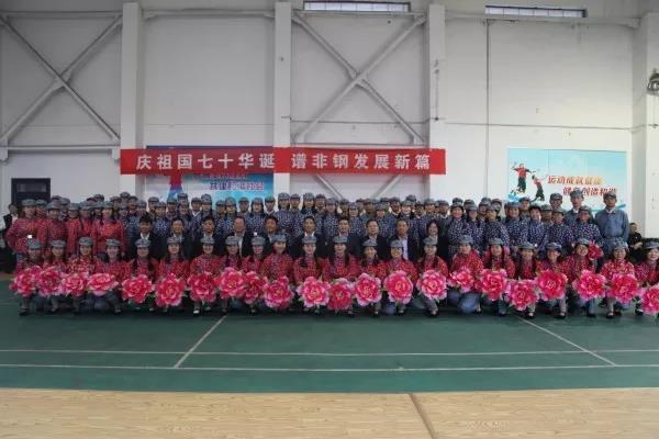 嘹亮的頌歌　深情的祝?！堜摷瘓F百人合唱節(jié)目側(cè)記