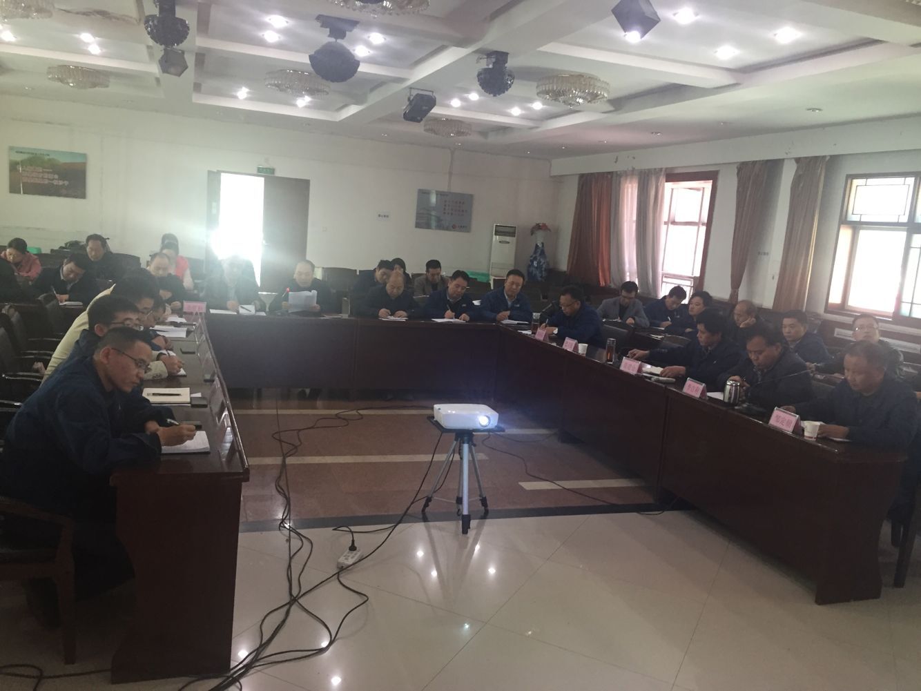 大西溝礦業(yè)公司組織黨員干部學(xué)習(xí)違反中央八項規(guī)定精神典型案例通報 大西溝礦業(yè)公司組織黨員干部學(xué)習(xí)違反中央八項規(guī)定精神典型案例通報