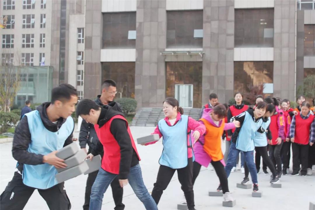 磨練意志，超越自我，凝聚團(tuán)隊，贏在執(zhí)行——酒店板塊開展2019年度員工素質(zhì)集訓(xùn)活動