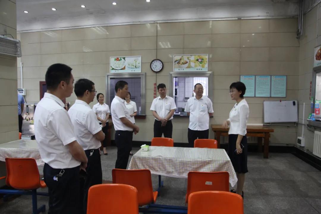 陜西省文明辦對龍鋼集團(tuán)全國文明單位創(chuàng)建工作進(jìn)行復(fù)審驗(yàn)收
