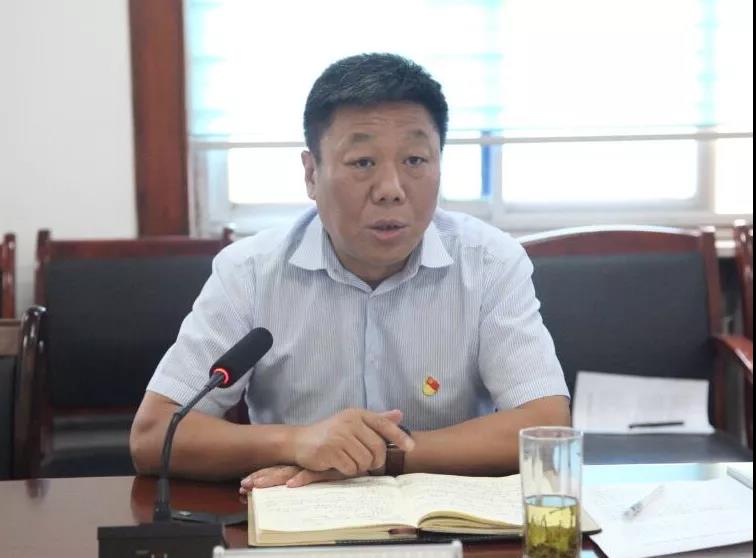 龍鋼集團黨委召開“黨建領(lǐng)航、班子引領(lǐng)、干部走在前列”“三基三對標(biāo)”專題匯報會