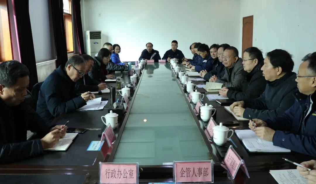 陜煤集團副董事長鄭忠堂深入龍鋼集團大西溝礦業(yè)公司調(diào)研指導工作 陜煤集團副董事長鄭忠堂深入龍鋼集團大西溝礦業(yè)公司調(diào)研指導工作