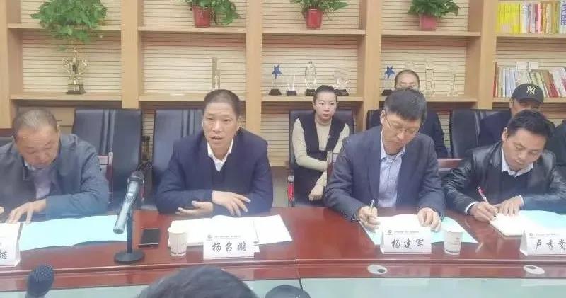 龍鋼集團與中國水電十五局物資公司 簽訂戰(zhàn)略合作協(xié)議 龍鋼集團與中國水電十五局物資公司 簽訂戰(zhàn)略合作協(xié)議